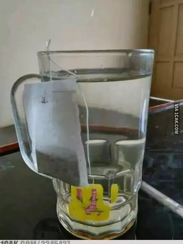 6 Cara Unik Menikmati Es Teh Ini Absurd Banget, Kocak