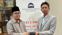 Rektor Universiti Sains Islam Malaysia (USIM), Prof. Dr. Datuk Tan Sri Sharifuddin Mohammad Sha’rani, menyambut Rektor Institut Agama Islam Hamzanwadi NW Lombok Timur, Dr. TGKH. Muhammad Zainuddin Atsani, di ruang musyawarah canselori USIM (Rektorat).