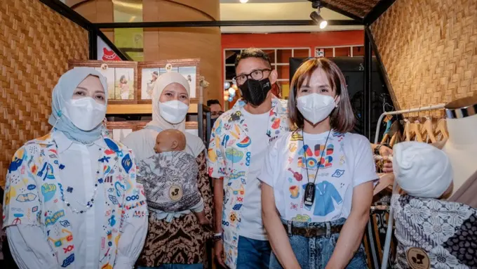 Diary Fimela: Hindari Gangguan Pinggul pada Anak, Mere et Moi Edukasi dengan Jenis Gendongan yang Tepat