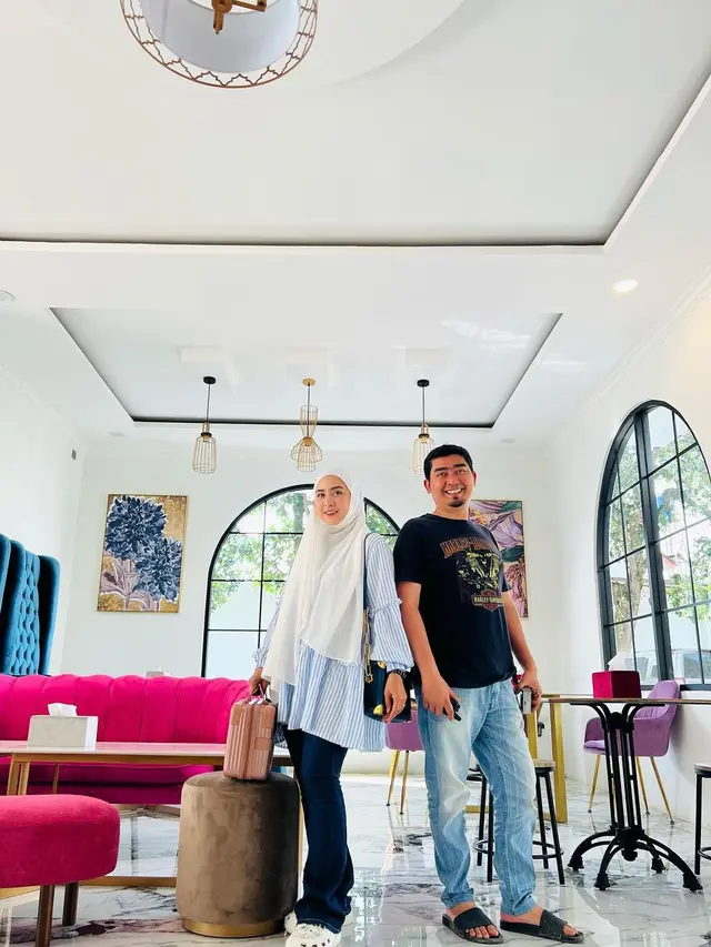 Ustaz Solmed dan April Jasmine