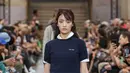 <p>Minnie mengejutkan penggemar saat ia tampil perdana di panggung peragaan busana Miu Miu di Paris Fashion Week 2024 pada tanggal 1 Oktober. [Dok/Miu Miu dan @min.nicha].</p>