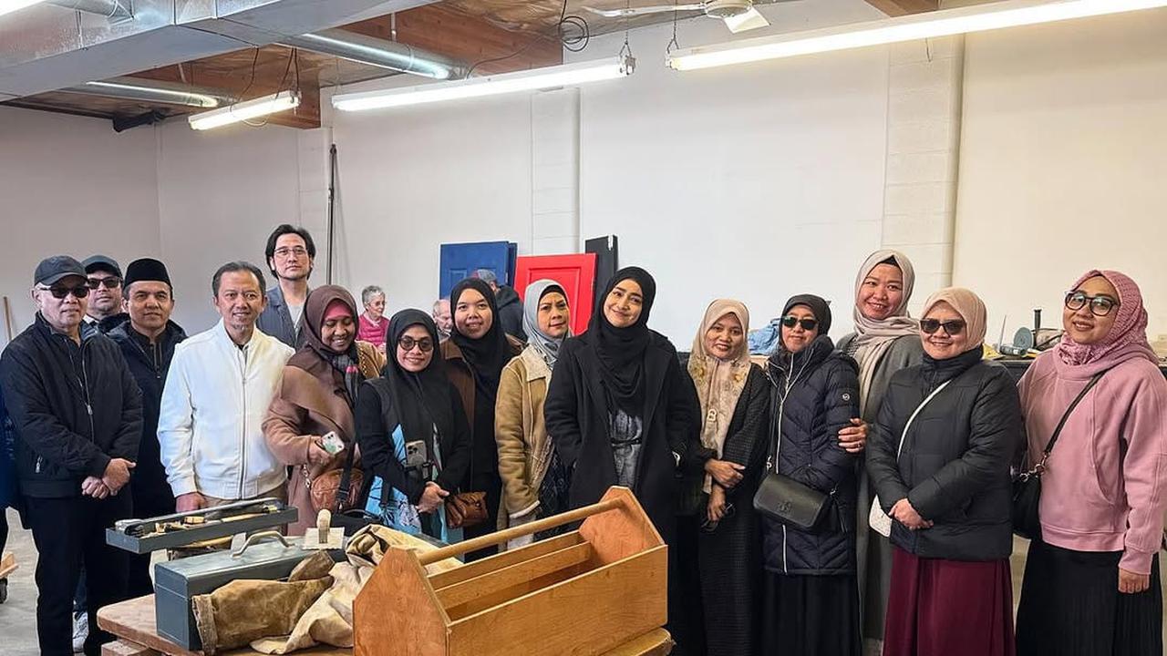5 Potret Cindy Fatikasari dan Tengku Firmansyah Perlihatkan Masjid Indonesia Pertama di Kota Edmonton