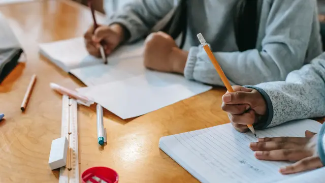 Mulai Januari 2022, Seluruh Sekolah Wajib Tatap Muka Terbatas