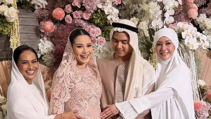 Para Mamah Maia Estianty, Mulan Jameela, Risa Dewi Hadir di Pengajian 4 Bulanan Alyssa Daguise. [@risa_dewi]