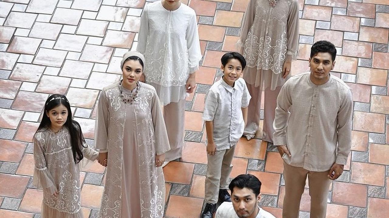 Ide Pose Foto Keluarga Unik dan Anti Mainstream untuk Lebaran Ala Deretan Para Artis