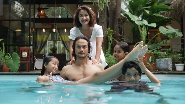 7 Potret Terbaru Dwi Sasono Usai Bebas Dari Rehabilitasi, Pamer Otot Dada