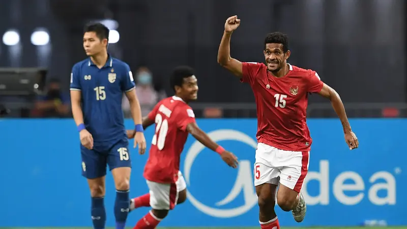 Gelandang Timnas Indonesia, Ricky Kambuaya ketika mencetak gol ke gawang Timnas Thailand di final Piala AFF 2020.