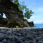 Pantai Batu Lubang belum sepopuler Pantai Natsepa maupun Pantai Liang ataupun Pantai Pintu Kota yang ada di Pulau Ambon, Maluku. Tapi, pesona keindahannya tak kalah jauh. (Liputan6.com/Abdul Karim)