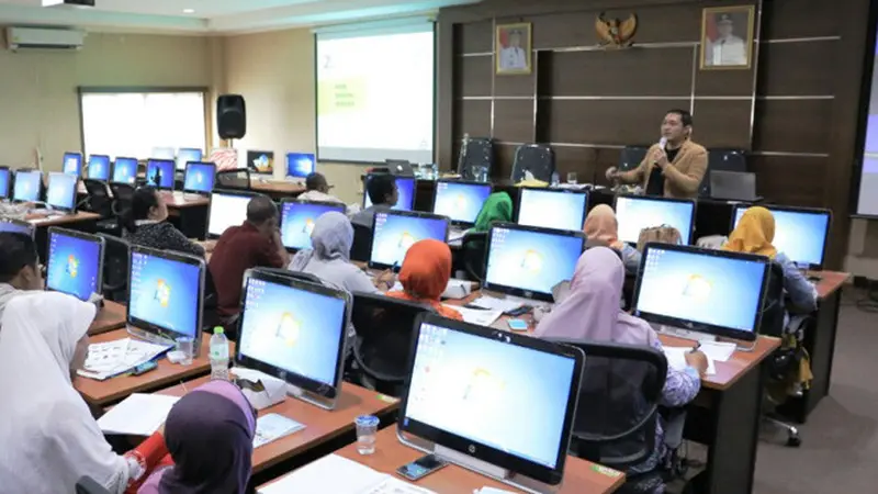 Kelompok Informasi Masyarakat UMKM Kota Tangerang Belajar Cyber Business Strategy