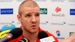 Swiss defender Philippe Senderos attends a press conference in Feusisberg on June 10, 2008. Switzerland will play against Turkey on June 11, 2008 their second match of the Euro 2008 football championship. AFP PHOTO/BORIS HORVAT