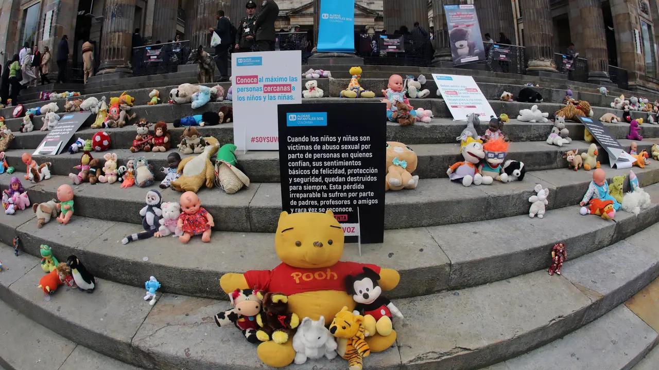 Boneka Demo Kekerasan seksual Anak