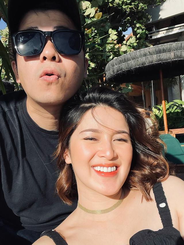 Perut Makin Buncit, Ini 7 Momen Rosiana Dewi Jalani Baby Moon di Bali