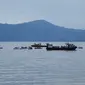 Tim SAR gabungan mencari para korban hilang KM Sinar Bangun yang karam di perairan Danau Toba, Sumatera Utara. (Liputan6.com/Reza Efendi)