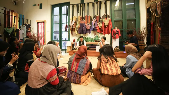 Produk Skincare Ini Bantu Pengrajin Tenun Dapatkan Kulit Sehat dan Terawat