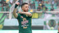 Pemain asing Persebaya Surabaya di BRI Liga 1 2023/2024, Robson Duarte. (Bola.com/Aditya Wany)