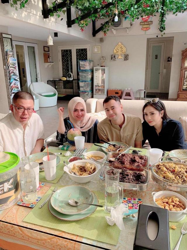 Diisukan Bercerai, Ini 6 Potret <a href='https://medan.tribunnews.com/tag/rieta-amilia' title='Rieta Amilia'>Rieta Amilia</a> dan Suami Kedua yang Jarang Tersorot