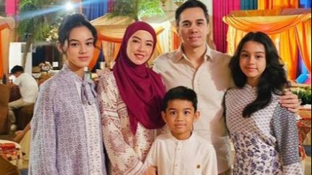 Rionaldo Stockhorst sering membagikan momen bersama keluarganya di media sosial, memperlihatkan kebahagiaan yang terpancar dari wajah mereka.&nbsp;