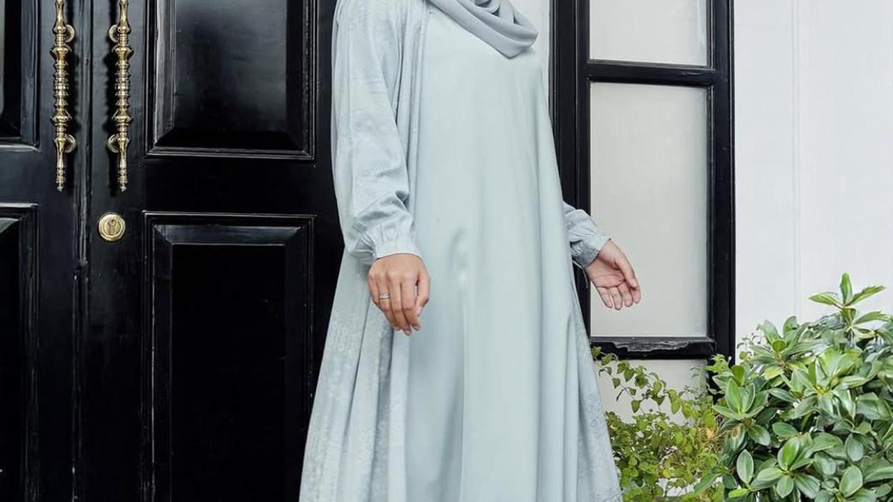 Model Hijab Aurel Hermansyah yang Bikin Penampilan Lebaran 2025 Makin Elegan