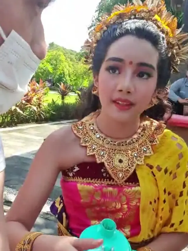 6 Potret Leticia Putri Sheila Marcia Jadi Penari Bali, Disebut Mirip Sang Mama