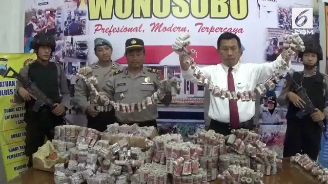 Polres Wonosobo Jawa Tengah menyita 1 ton petasan yang siap diedarkan. Polisi menangkap 2 orang pedagang pemilik petasan tersebut