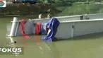 Untuk mengangkat dua cross girder dari kedalaman sungai, bukan perkara mudah mengingat cross girder yang jatuh beratnya mencapai 30 ton.