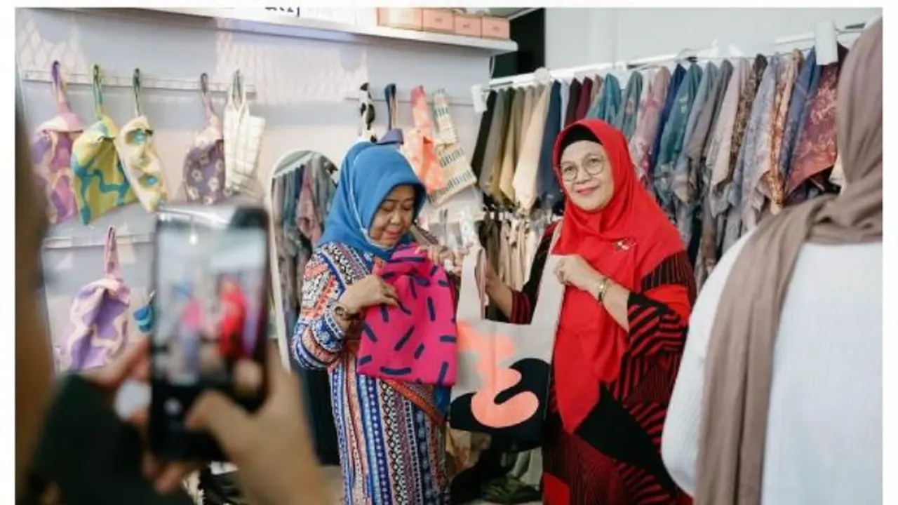 Brand Mukena Travel Size Super Mini Tampilkan Koleksi di Hijab Fest 2023