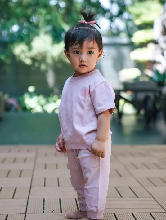 Sebenarnya photoshoot yang dilakukan Amala untuk mempromosikan baju baru dari usaha sang mama. [instagram/_irishbella_]