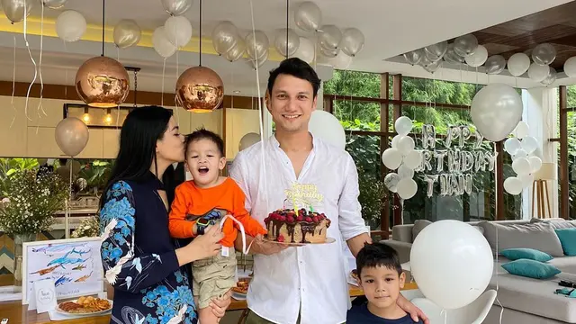 Momen perayaan ulang tahun Christian Sugiono yang Ke-39