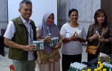 Perhutani Salurkan Bantuan Madu dan Minyak Kayu Putih untuk Korban Bencana Sumatera