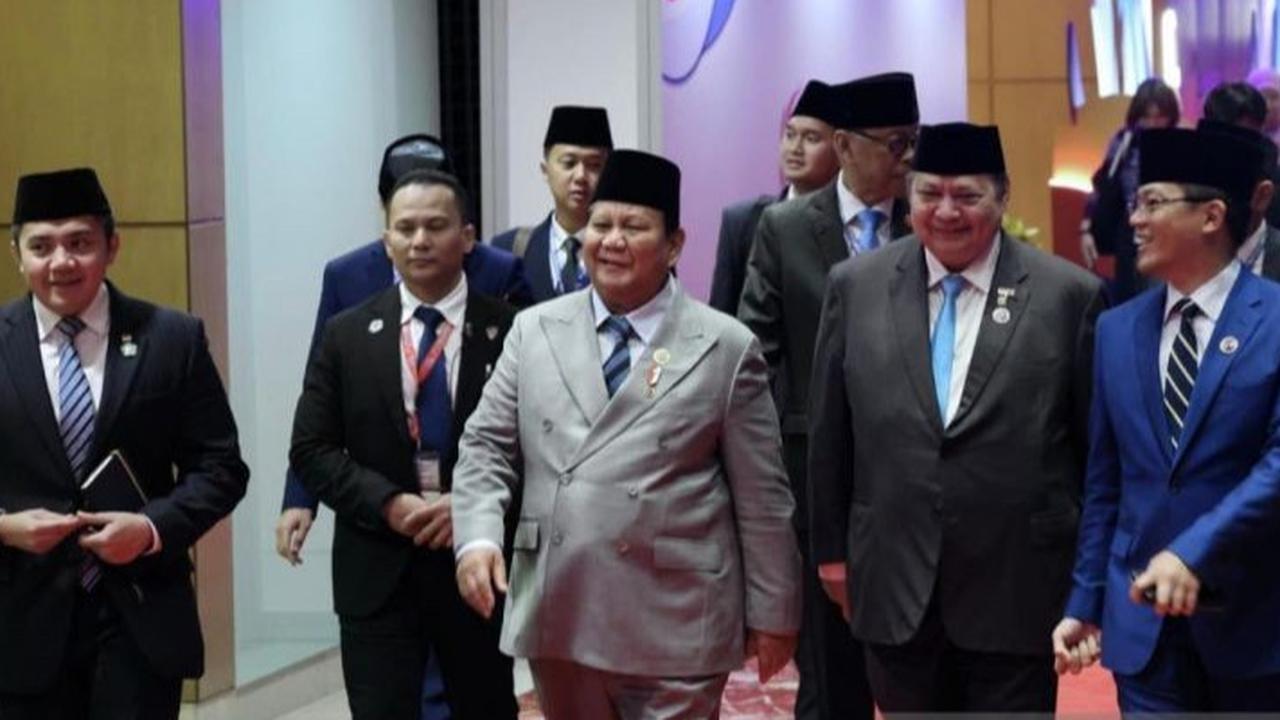 VIDEO: Seru Momen Prabowo & PM Malaysia Bercakap-cakap Bikin Sultan Tajir Brunei Tertawa