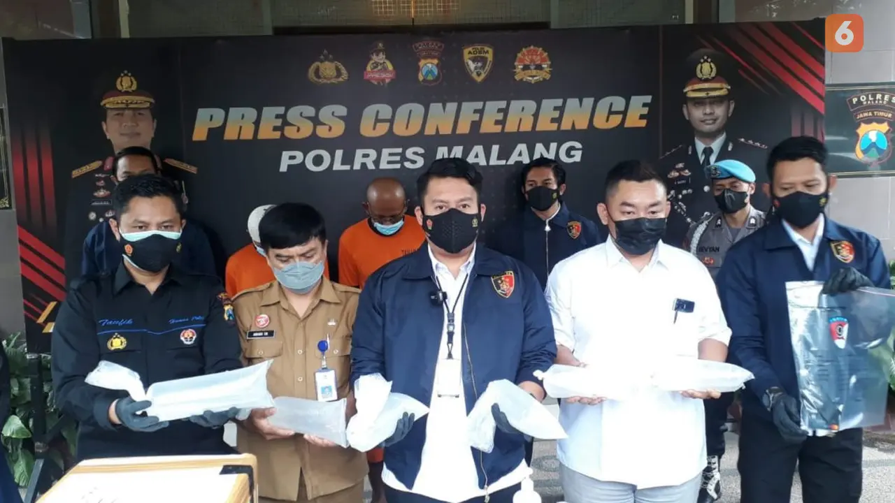 Konferensi pers penangkapan pelaku jual beli benih lobster ilegal (Liputan6.com/Fauzan)