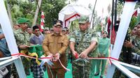 Kepala Staf Angkatan Darat (Kasad) Jenderal TNI Maruli Simanjuntak meresmikan 11 jembatan perintis atau jembatan gantung yang dibangun TNI Angkatan Darat di sejumlah wilayah Provinsi Aceh.