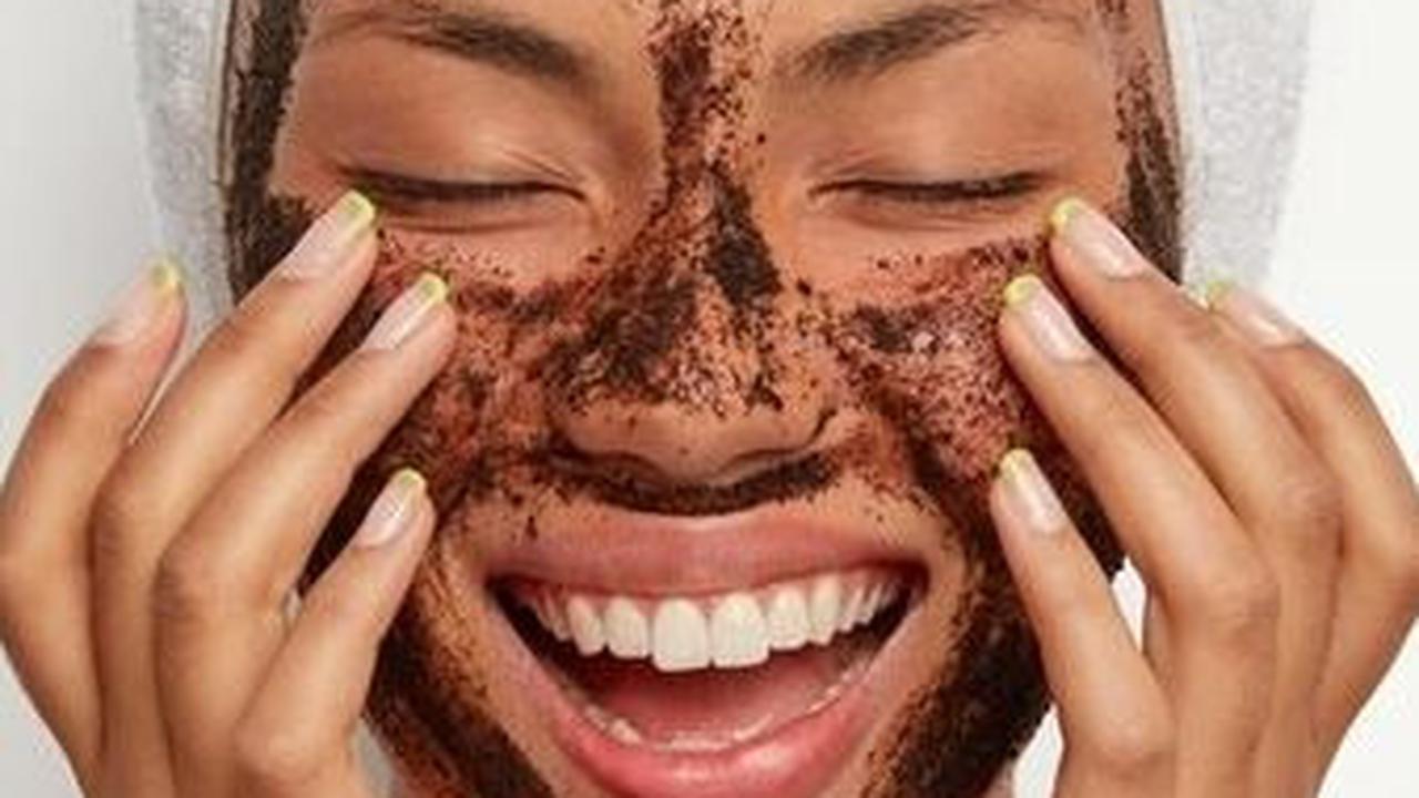 Selalu ingat untuk menggunakan produk ini secara rutin dan konsultasikan dengan ahli kulit jika Anda memiliki kondisi kulit sensitif. Dengan perawatan yang tepat, kulit sehat dan cerah bukan lagi impian.