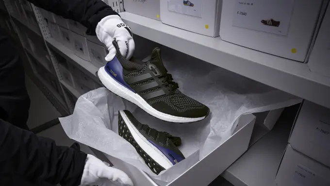 Sepatu lari adidas UltraBOOST