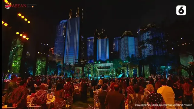 Suasana saat Gala Dinner KTT ASEAN ke-43 di Hutan Kota by Plataran GBK