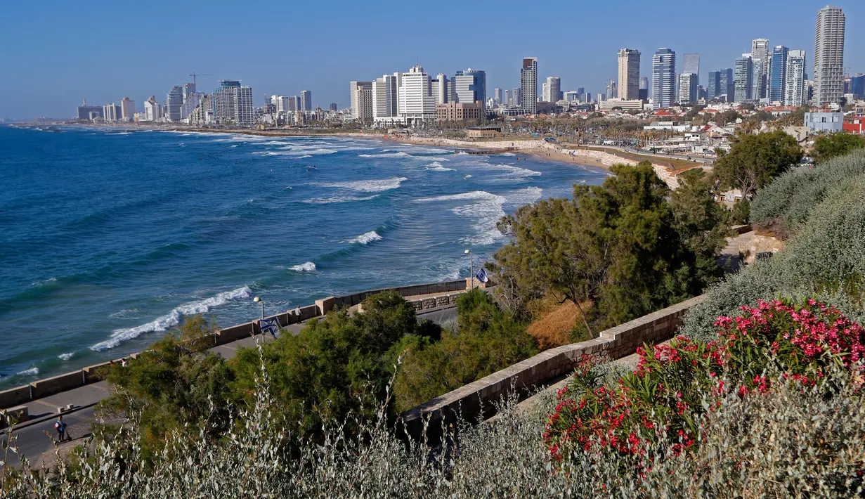 Gambar pada 7 Mei 2019 menunjukkan pemandangan pantai dari kota Tel Aviv. Israel akan menjadi tuan rumah kontes lagu Eropa Eurovision 2019 yang bakal digelar 18 Mei mendatang  setelah negara itu memenangkan kontes pada 2018 di Lisboa, Portugal. (Photo by JACK GUEZ / AFP)