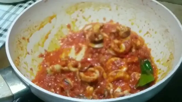 Tanpa Direndam Air Jeruk Nipis, Begini Cara Masak Cumi Balado Agar Awet dan Tidak Bau