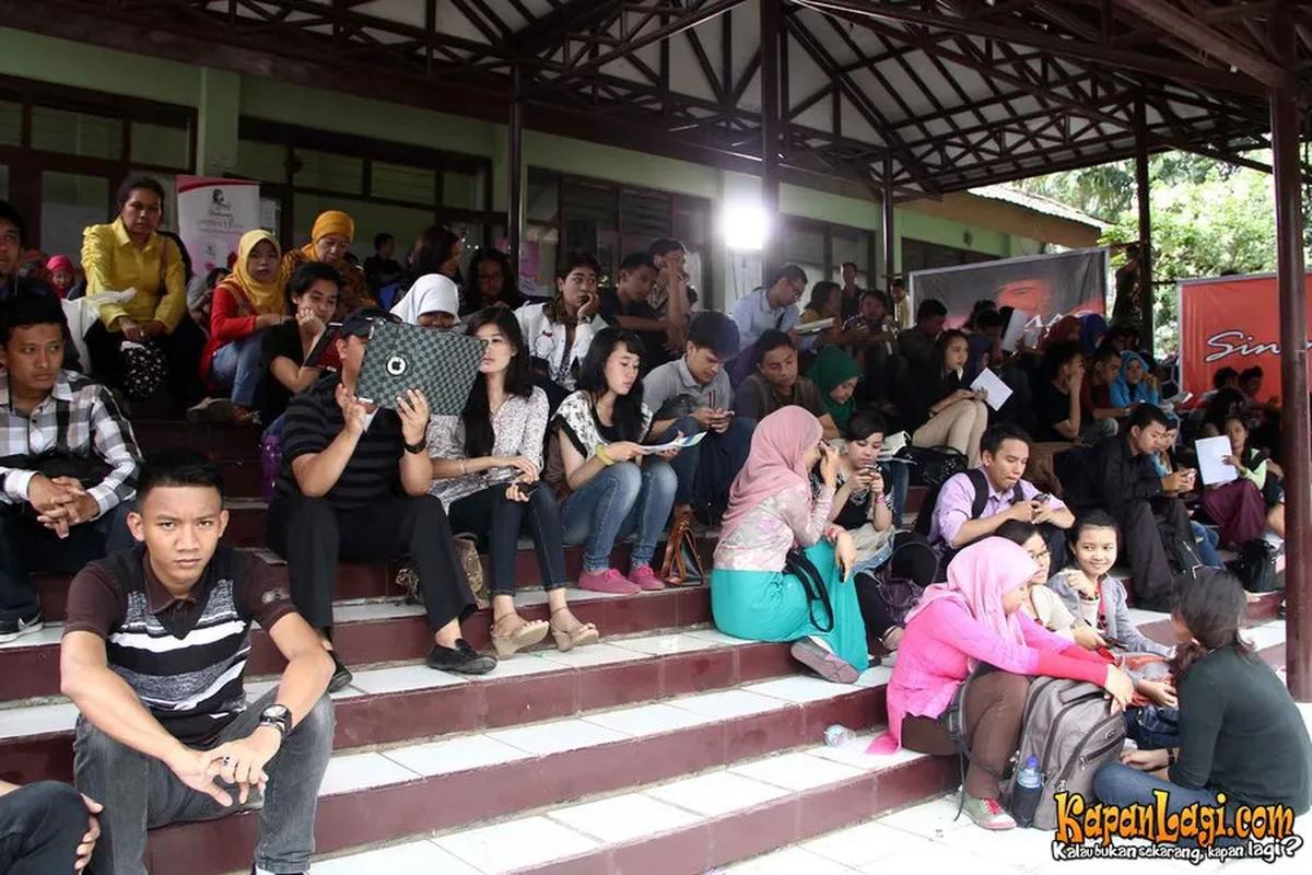 Antrian Peserta Casting