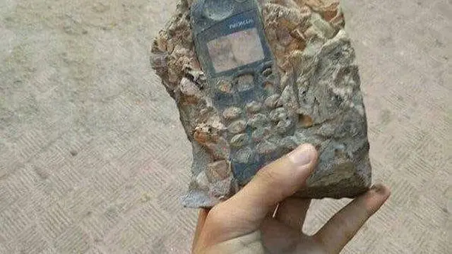 Potret Kocak Orang Indonesia Saat Pakai Ponsel