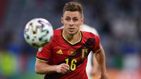 Thorgan Hazard. Adik Eden Hazard ini didatangkan Chelsea dari Lens pada awal 2012/2013 dengan nilai hanya 500 ribu euro dan langsung dipinjamkan ke Zulte Waregem dan Monchengladbach. Tak sekalipun memperkuat Chelsea, ia dibeli Gladbach pada 2015/2016 senilai 8 juta euro. (AFP/Pool/Matthias Hangst)