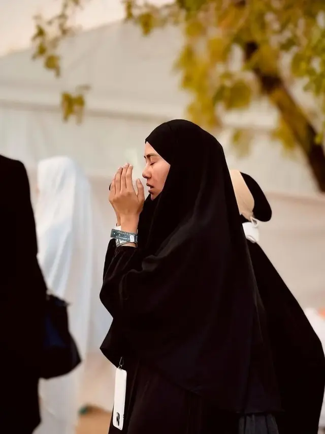 6 Artis Indonesia yang Tampil Kenakan Abaya saat Lebaran Idul Adha, Tampil Anggun dengan Busana Tertutup