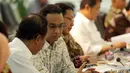 Menteri Pendidikan dan Kebudayaan, Anies Bawesdan saat Sidang Kabinet Paripurna , Jakarta, Rabu (4/2/2015). Sidang Paripurna membahas Pilkada serentak, Perppu perubahan UU tentang kelautan, dan tentang perumahan rakyat. (Liputan6.com/Faizal Fanani)