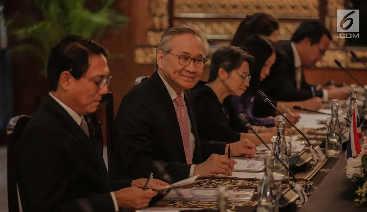 Menlu Thailand Don Pramudwinai menemui Menlu RI, Retno Marsudi di Gedung Pancasila, Kementerian Luar Negeri, Jakarta, Rabu (13/3). Pertemuan membahas beberapa isu terkait perhimpunan negara-negara Asia Tenggara (ASEAN). (Liputan6.com/Faizal Fanani)