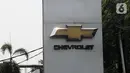 Logo Chevrolet terpajang di show room penjualan mobil di Jakarta, Rabu (30/10/2019). General Motors (GM) akan tetap memberikan pelayanan kepada pelanggan dalam bentuk layanan garansi dan purnajual kendati menghentikan penjualan Chevrolet di pasar domestik Indonesia. (Liputan6.com/Angga Yuniar)