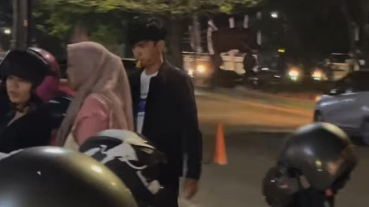 Lama Tak Terdengar Kabarnya, ini Potret Terbaru Dimas Ahmad jadi Tukang Parkir: Apa Aja yang Penting Halal