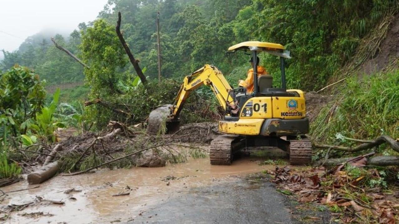 Longsor Jepara: Ribuan Warga Desa Tempur Terisolasi Akibat Akses Jalan Terputus