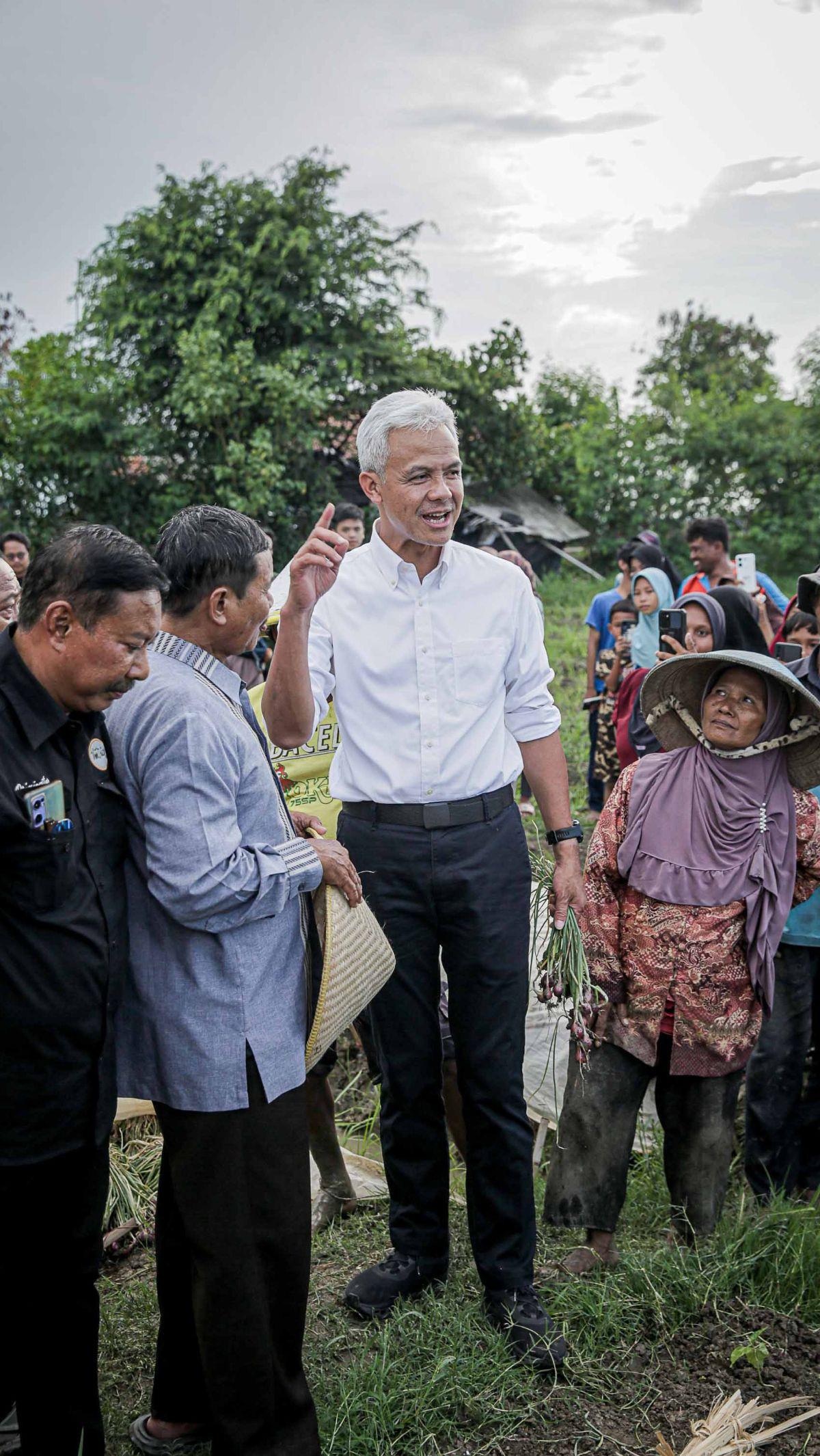 Dalam kunjungannya, Ganjar melakukan diskusi singkat untuk mendengarkan curhatan dan keluhan para petani.