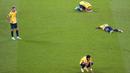 Pemain Ekuador berjatuhan di lapangan usai ditaklukkan Senegal pada laga Grup A Piala Dunia di Stadion Khalifa, Doha, Selasa (29/22/2022). (AP/Aijaz Rahi)