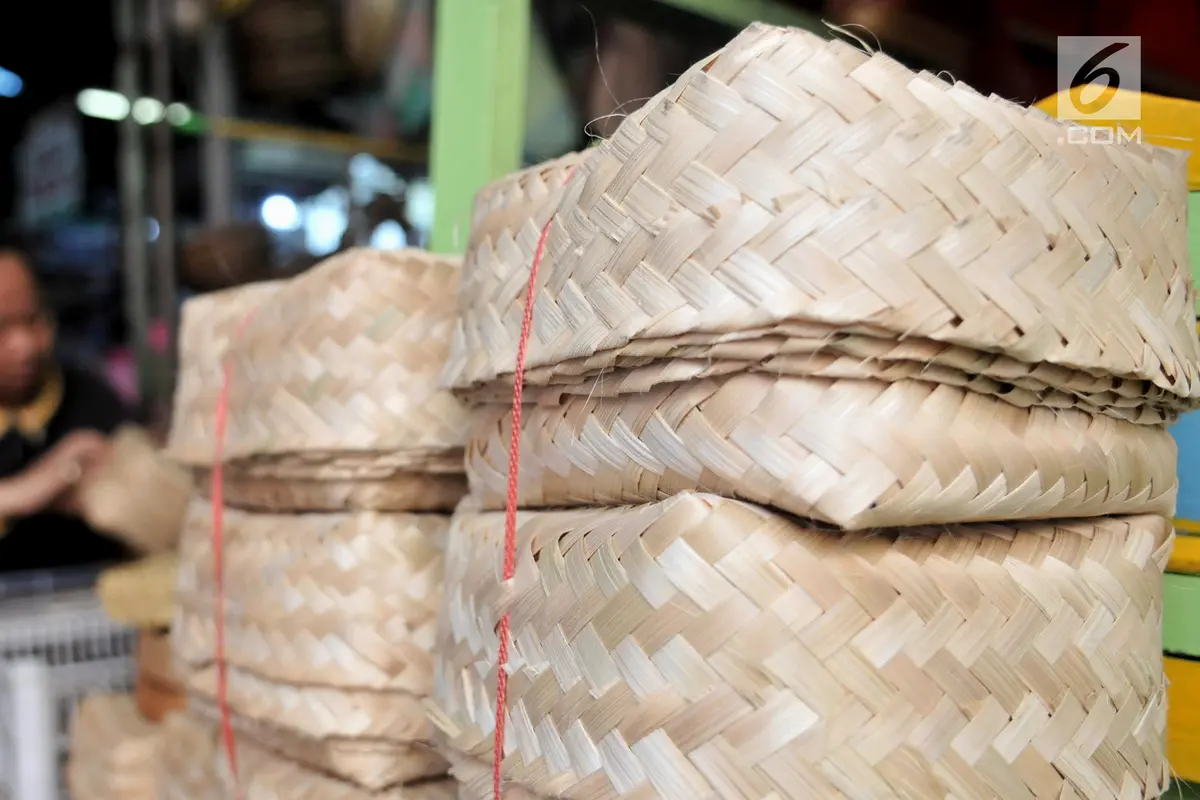 Pasar Jaya Sediakan Besek Bambu untuk Daging Kurban