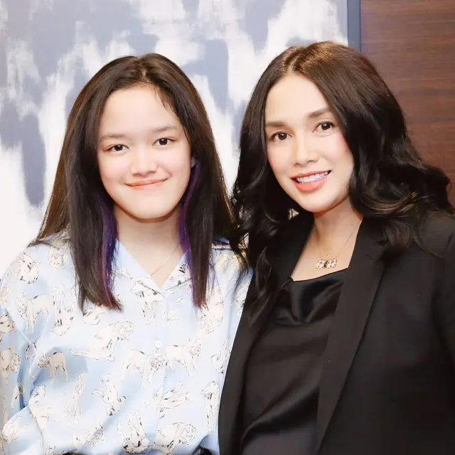 Genap 15 Tahun, Ini 6 Potret Ara Putri Ussy Sulistiawaty yang Beranjak Remaja